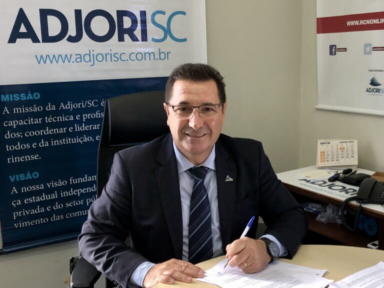 Entrevista: José Roberto Deschamps, presidente da ADJORI/SC, fala sobre os desafios e o futuro da mídia regional