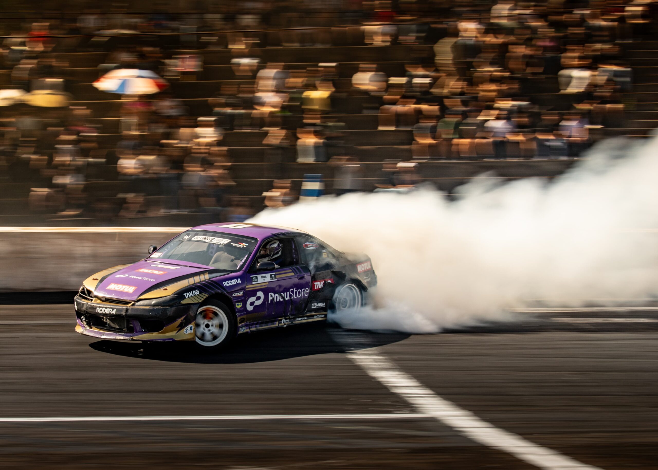 Piloto catarinense Juninho faz história ao competir na Fórmula Drift PRO-AM nos Estados Unidos