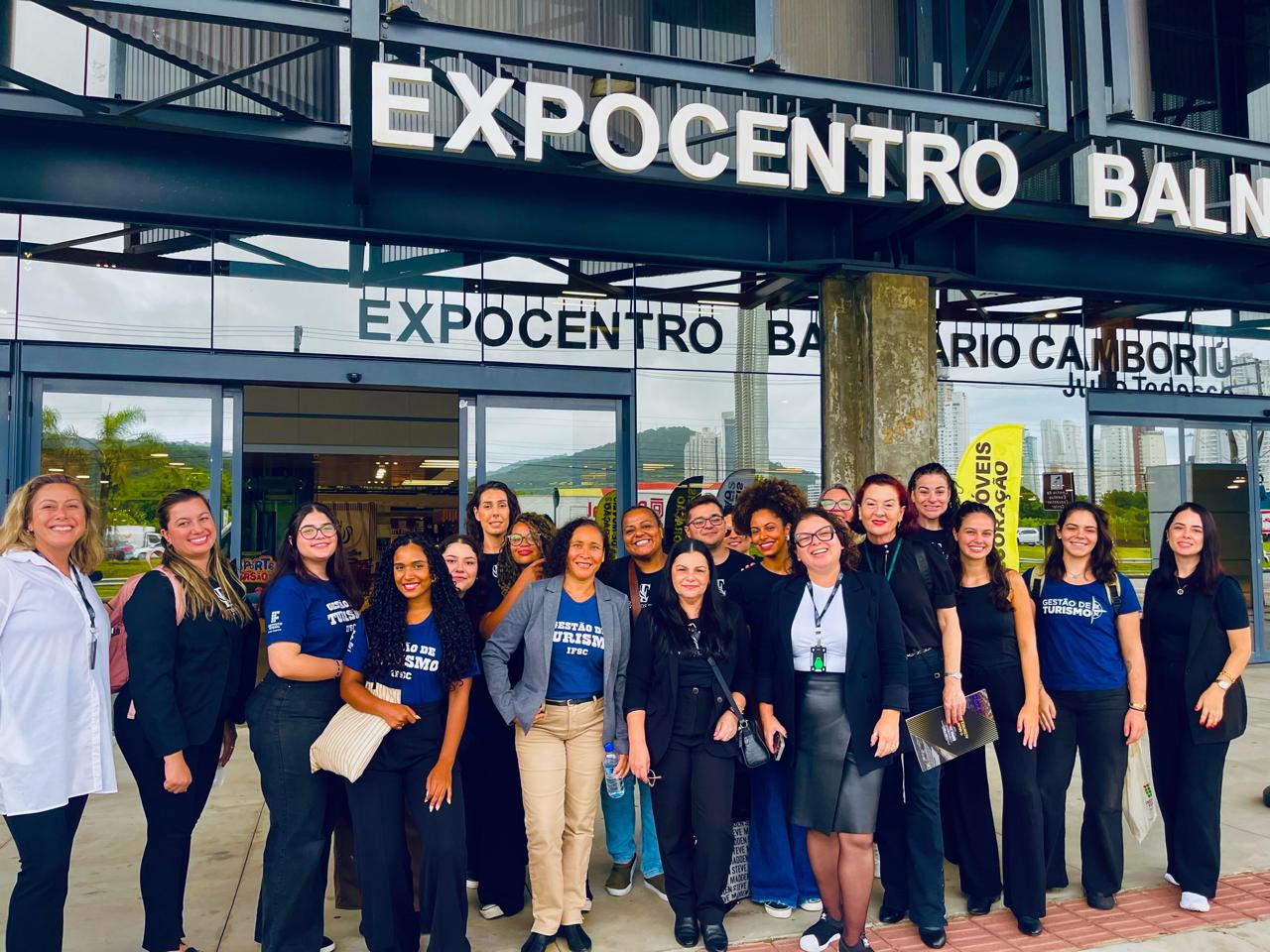 Alunos do IFSC participam de Visita Técnica no Expocentro Balneário Camboriú e vivenciam os bastidores do mercado de eventos