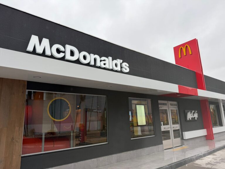 McDonald’s moderniza restaurante em Balneário Camboriú e anuncia geração de empregos na cidade