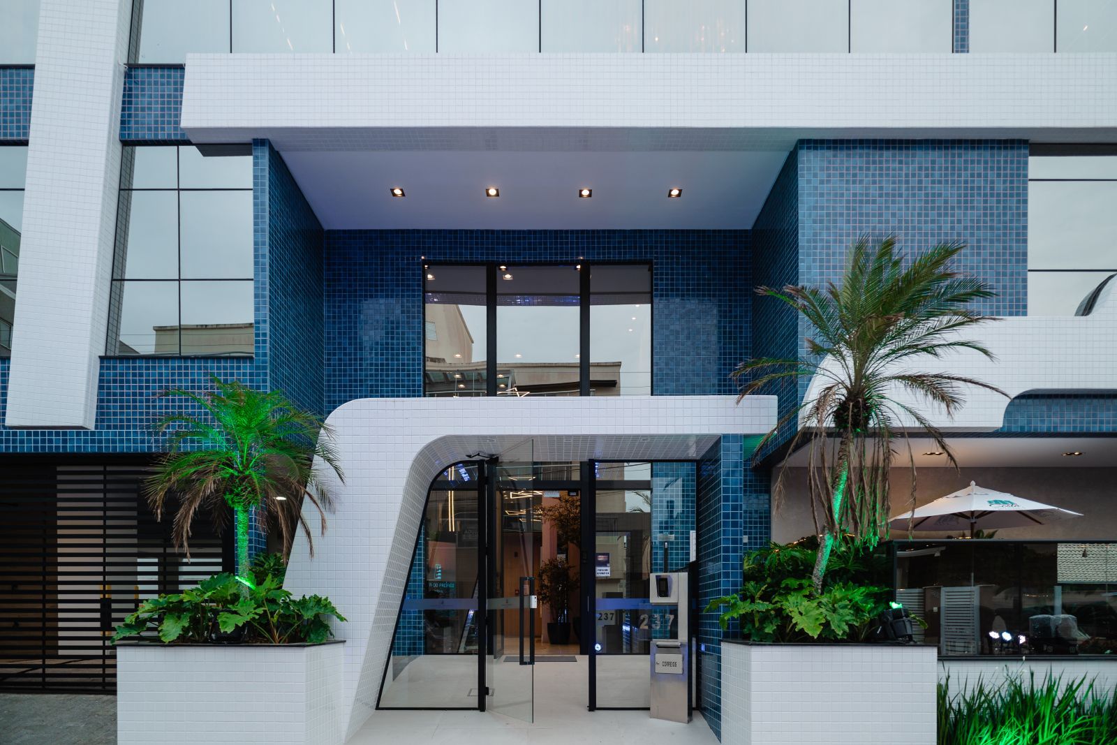 Arte e arquitetura se encontram no Costa do Pacífico Residence