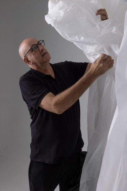 Márcio Paloschi estreia instalação artística no Museu Weg de Ciência, em Jaraguá do Sul