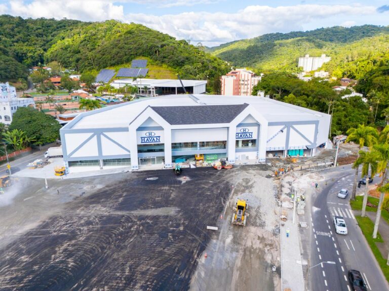 Havan inaugura quinta megaloja em Blumenau com atrações especiais