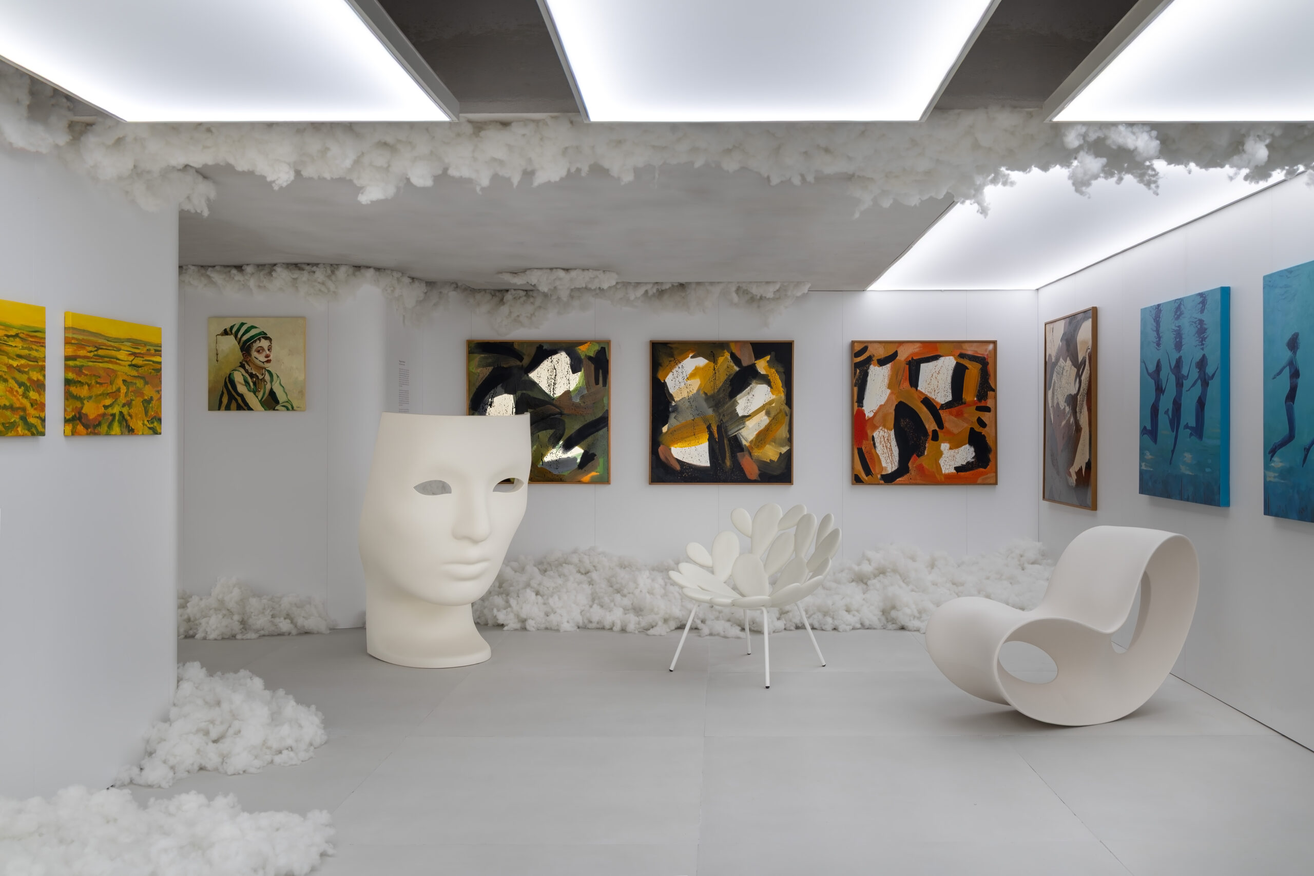 Matheus Vieira Rodrigues e Camilla Barcelos estreiam na CASACOR/SC provocando emoções entre arquitetura e arte em um ambiente branco monocromático