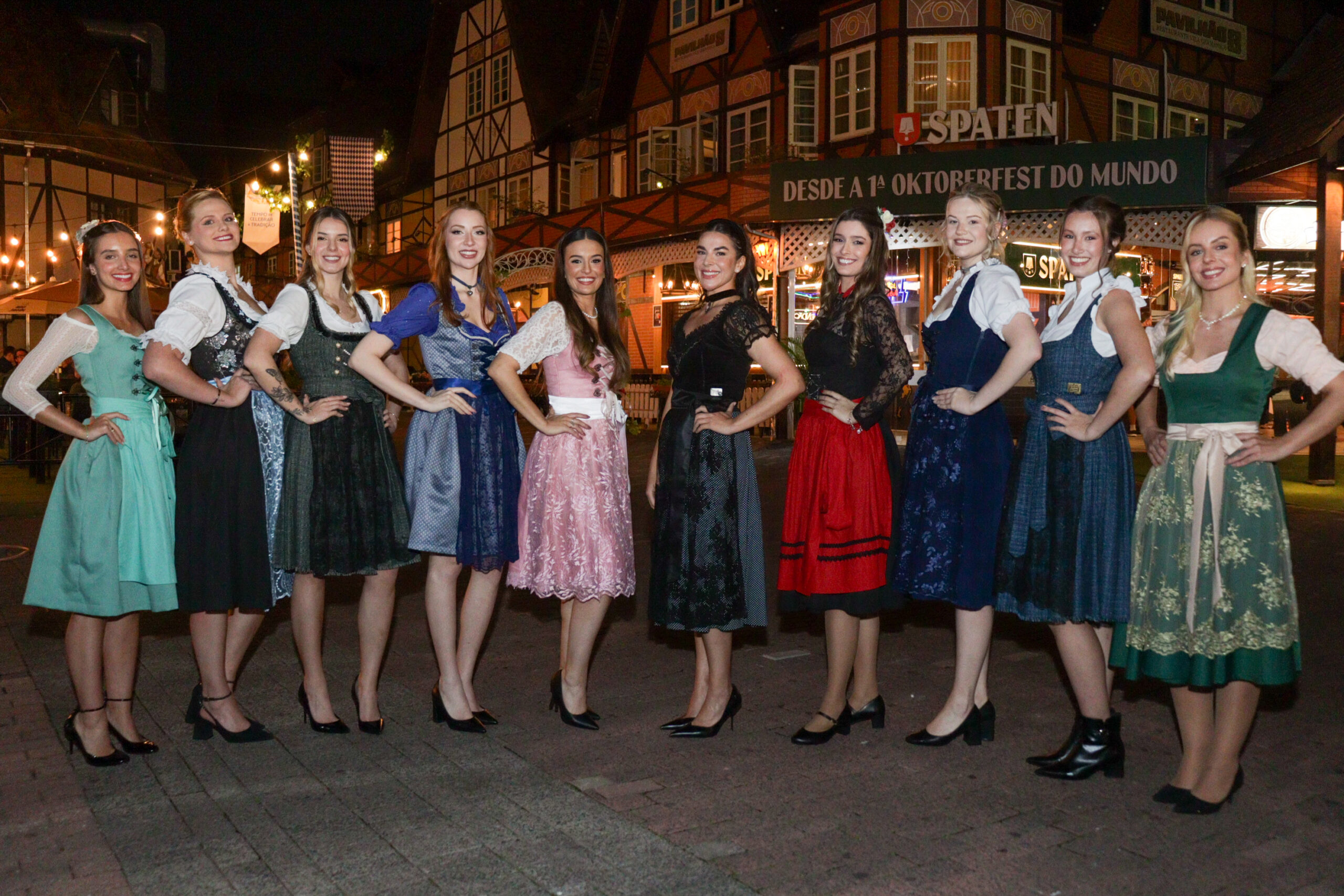 Conheça as dez finalistas que disputam a realeza da Oktoberfest Blumenau 2027
