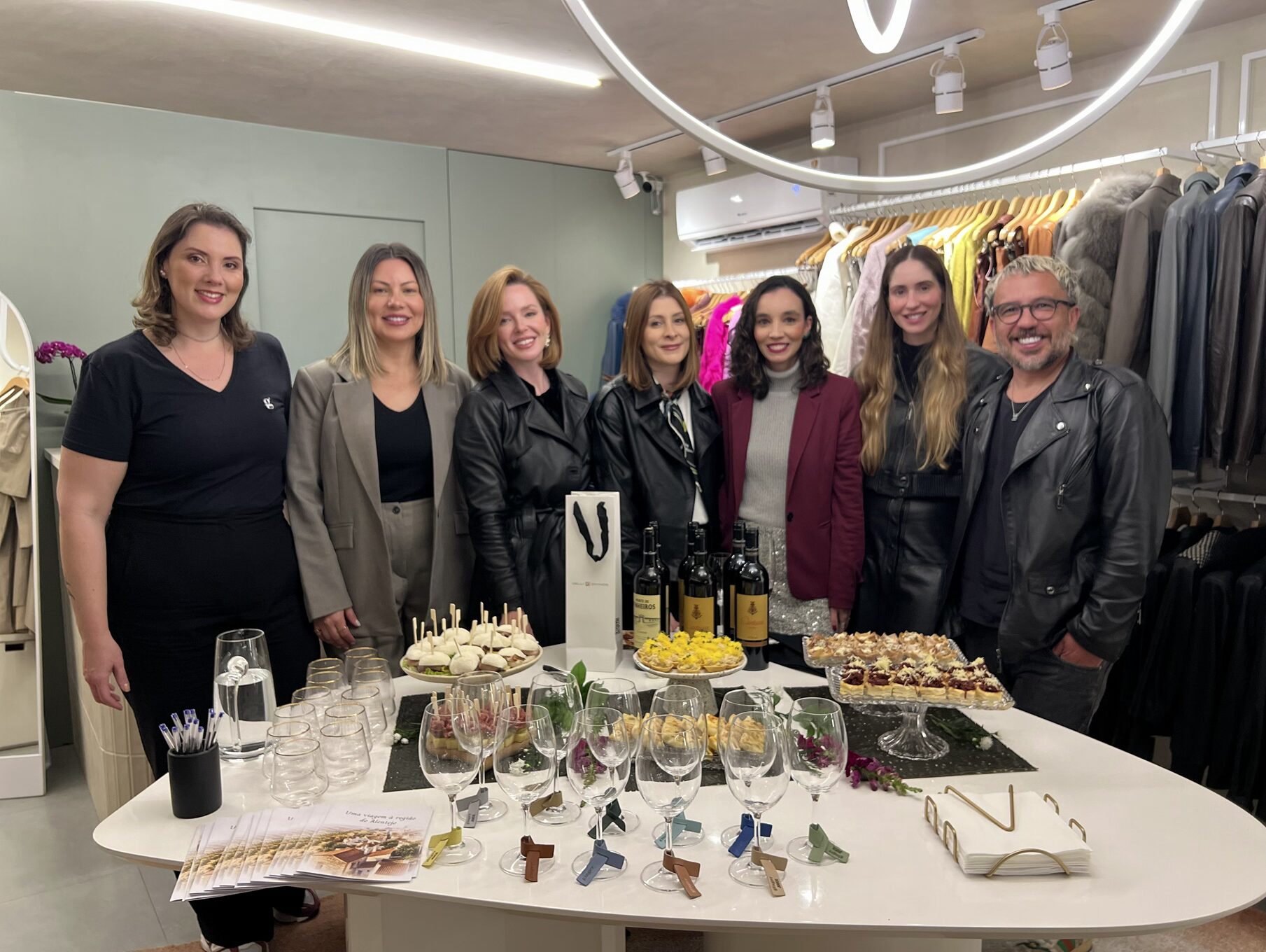 Vinho e couro movimentam showroom da Ginger, em BC