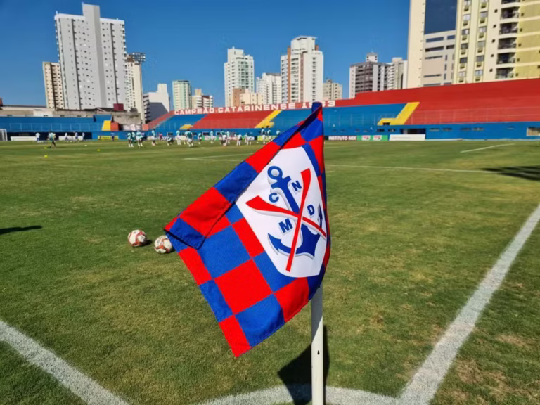 Clube centenário de SC leva aulas de inglês a atletas das categorias de base