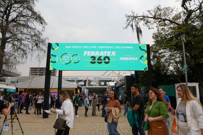 Imagens relacionada Tecnologia que captura CO₂ veste equipe da Febratex 2026 em Blumenau